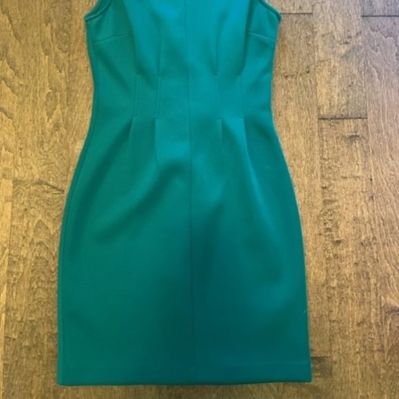 CUTE EMERALD GREEN MINI DRESS BY DYNAMITE SIZE XS NEVER WORN - Picture 3 of 5